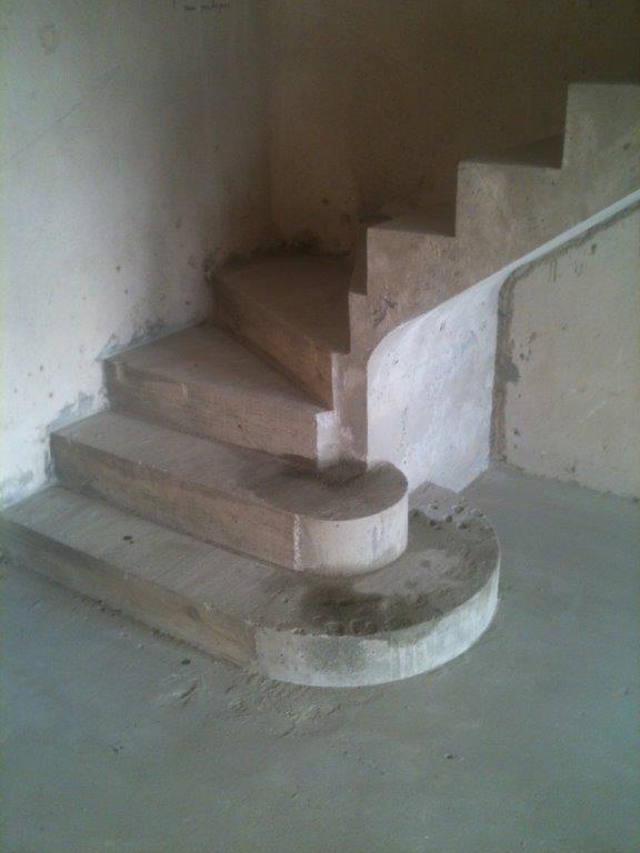 U-formos neiprasti betoniniai laiptai